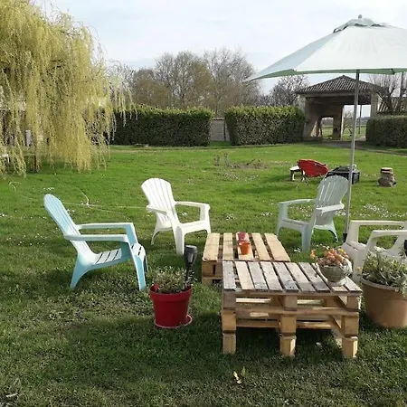 Au Domaine Du Petit Cercoux Guest house