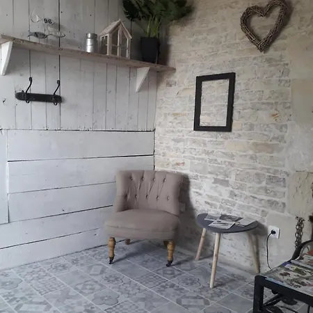 Penzion Au Domaine Du Petit Cercoux Saint-Saturnin-du-Bois