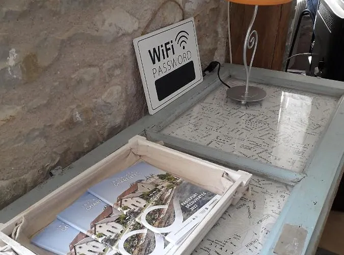 Pensión Au Domaine Du Petit Cercoux