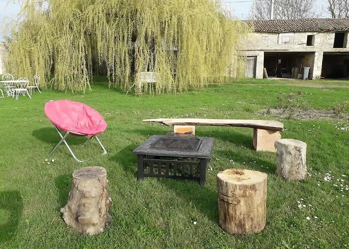 Pensión Au Domaine Du Petit Cercoux