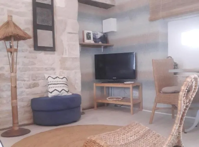 Pensión Au Domaine Du Petit Cercoux 3*