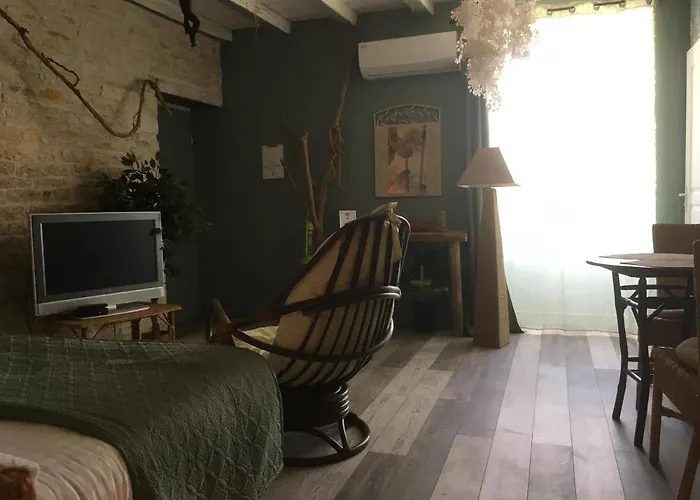 Au Domaine Du Petit Cercoux Pensión 3*